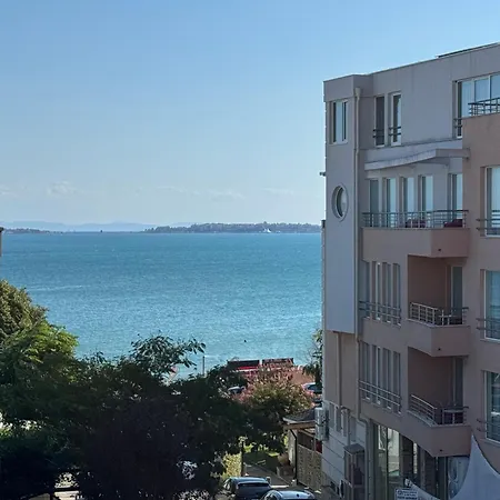 Private 3 Apartment *